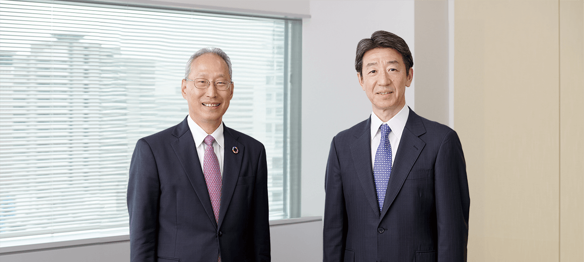 Dialogue between top